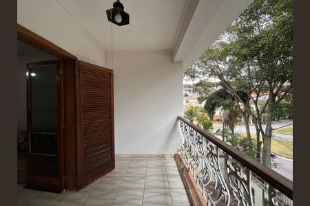 Casa à venda com 592m², 4 quartos e 6 vagas Casa à venda com 592m², 4 quartos e 6 vagasVaranda da Sala 3