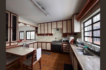 Casa à venda com 592m², 4 quartos e 6 vagas Casa à venda com 592m², 4 quartos e 6 vagasCozinha 1