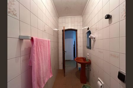 Casa à venda com 592m², 4 quartos e 6 vagas Casa à venda com 592m², 4 quartos e 6 vagasBanheiro Social 2