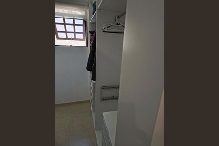 Casa de condomínio à venda com 188m², 3 quartos e 2 vagas Casa de condomínio à venda com 188m², 3 quartos e 2 vagasCloset