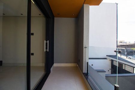 Casa à venda com 192m², 3 quartos e 3 vagas Casa à venda com 192m², 3 quartos e 3 vagasVaranda