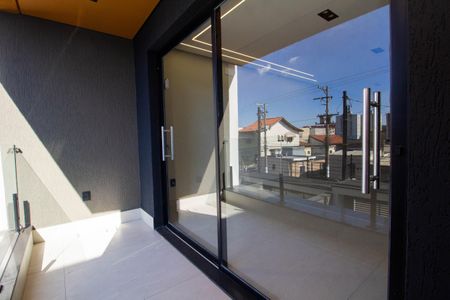 Casa à venda com 192m², 3 quartos e 3 vagas Casa à venda com 192m², 3 quartos e 3 vagasVaranda