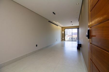 Casa à venda com 192m², 3 quartos e 3 vagas Casa à venda com 192m², 3 quartos e 3 vagasSala