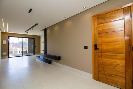 Casa à venda com 192m², 3 quartos e 3 vagas Casa à venda com 192m², 3 quartos e 3 vagasSala