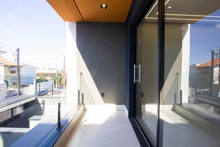 Casa à venda com 192m², 3 quartos e 3 vagas Casa à venda com 192m², 3 quartos e 3 vagasVaranda