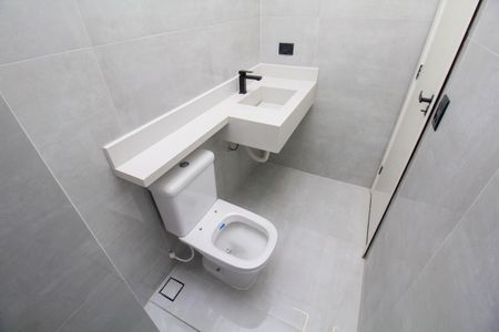 Casa à venda com 192m², 3 quartos e 3 vagas Casa à venda com 192m², 3 quartos e 3 vagasBanheiro da Suíte 1