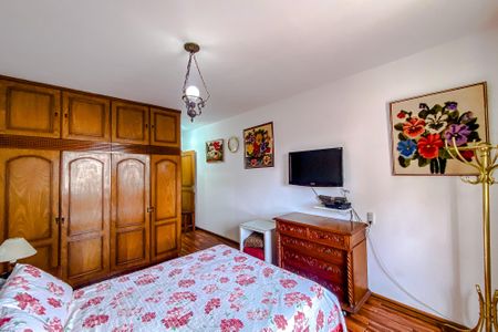 Casa à venda com 220m², 3 quartos e 2 vagasSuíte