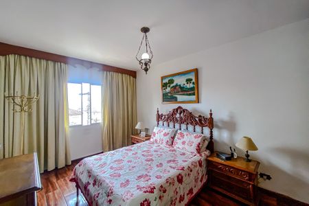 Casa à venda com 220m², 3 quartos e 2 vagasSuíte