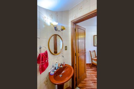 Casa à venda com 220m², 3 quartos e 2 vagasLavabo