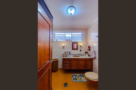 Casa à venda com 220m², 3 quartos e 2 vagasBanheiro