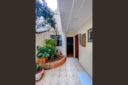 Casa à venda com 220m², 3 quartos e 2 vagasCorredor