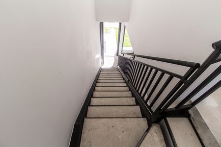 Casa de condomínio à venda com 230m², 3 quartos e 3 vagas Casa de condomínio à venda com 230m², 3 quartos e 3 vagasEscada