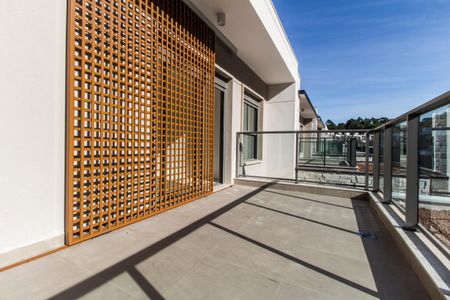 Casa de condomínio à venda com 230m², 3 quartos e 3 vagas Casa de condomínio à venda com 230m², 3 quartos e 3 vagasVaranda