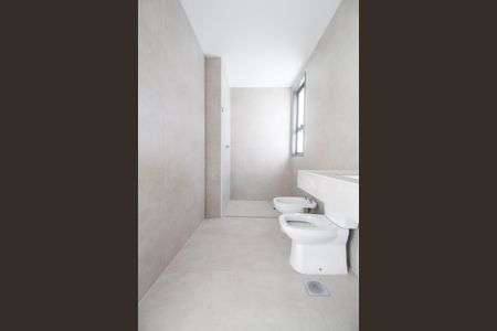 Casa de condomínio à venda com 230m², 3 quartos e 3 vagas Casa de condomínio à venda com 230m², 3 quartos e 3 vagasBanheiro da Suíte 1