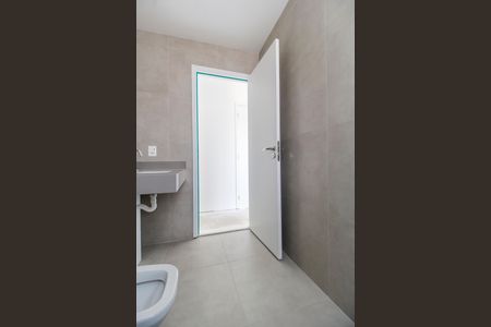 Casa de condomínio à venda com 230m², 3 quartos e 3 vagas Casa de condomínio à venda com 230m², 3 quartos e 3 vagasBanheiro da Suíte 3