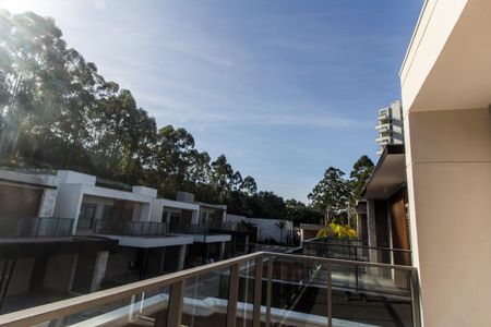 Casa de condomínio à venda com 230m², 3 quartos e 3 vagas Casa de condomínio à venda com 230m², 3 quartos e 3 vagasVista da Suíte 1