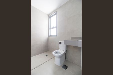 Casa de condomínio à venda com 230m², 3 quartos e 3 vagas Casa de condomínio à venda com 230m², 3 quartos e 3 vagasBanheiro da Suíte 2