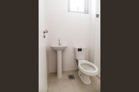 Casa de condomínio à venda com 230m², 3 quartos e 3 vagas Casa de condomínio à venda com 230m², 3 quartos e 3 vagasBanheiro de serviço