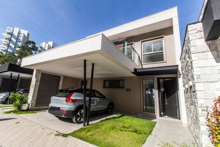 Casa de condomínio à venda com 230m², 3 quartos e 3 vagas Casa de condomínio à venda com 230m², 3 quartos e 3 vagasGaragem