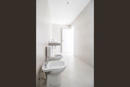 Casa de condomínio à venda com 230m², 3 quartos e 3 vagas Casa de condomínio à venda com 230m², 3 quartos e 3 vagasBanheiro da Suíte 1