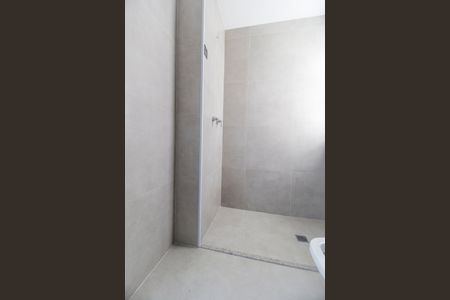 Casa de condomínio à venda com 230m², 3 quartos e 3 vagas Casa de condomínio à venda com 230m², 3 quartos e 3 vagasBanheiro da Suíte 2