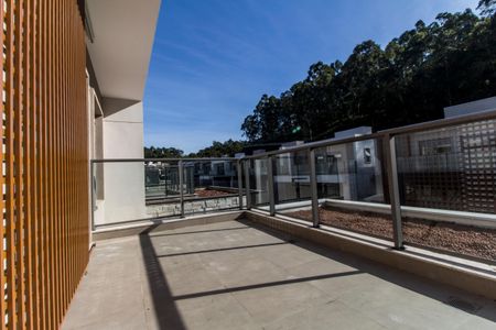 Casa de condomínio à venda com 230m², 3 quartos e 3 vagas Casa de condomínio à venda com 230m², 3 quartos e 3 vagasVaranda