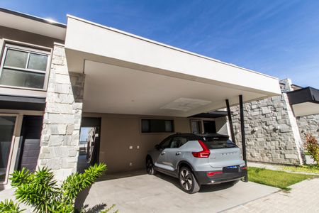 Casa de condomínio à venda com 230m², 3 quartos e 3 vagas Casa de condomínio à venda com 230m², 3 quartos e 3 vagasGaragem