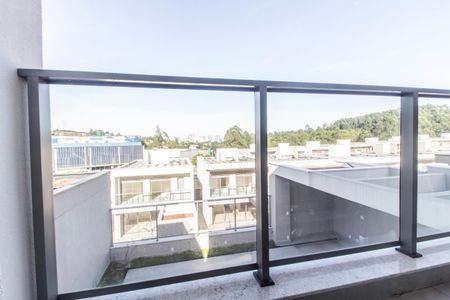 Casa de condomínio à venda com 230m², 3 quartos e 3 vagas Casa de condomínio à venda com 230m², 3 quartos e 3 vagasVaranda da Suíte 2