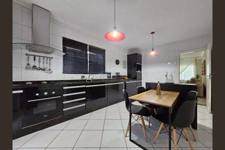 Casa à venda com 120m², 3 quartos e 4 vagas