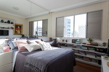 Apartamento à venda com 190m², 4 quartos e 2 vagasQuarto 2