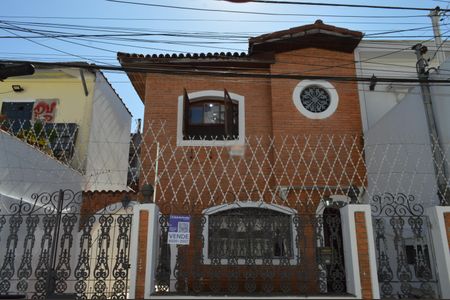 Casa à venda com 250m², 4 quartos e 3 vagasFachada + Plaquinha