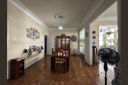 Apartamento à venda com 150m², 3 quartos e 1 vaga Apartamento à venda com 150m², 3 quartos e 1 vagaSala