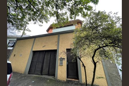 Casa à venda com 416m², 3 quartos e 6 vagas Casa à venda com 416m², 3 quartos e 6 vagasFachada
