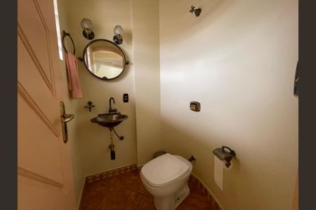 Casa à venda com 416m², 3 quartos e 6 vagas Casa à venda com 416m², 3 quartos e 6 vagasLavabo