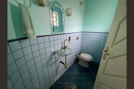 Casa à venda com 416m², 3 quartos e 6 vagas Casa à venda com 416m², 3 quartos e 6 vagasBanheiro 1