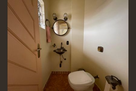 Casa à venda com 416m², 3 quartos e 6 vagas Casa à venda com 416m², 3 quartos e 6 vagasLavabo