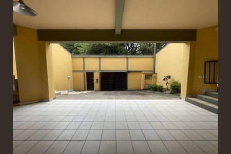 Casa à venda com 416m², 3 quartos e 6 vagas Casa à venda com 416m², 3 quartos e 6 vagasGaragem