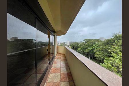 Casa à venda com 416m², 3 quartos e 6 vagas Casa à venda com 416m², 3 quartos e 6 vagasVaranda da Sala
