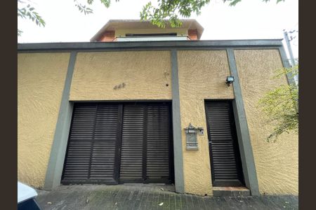 Casa à venda com 416m², 3 quartos e 6 vagas Casa à venda com 416m², 3 quartos e 6 vagasFachada