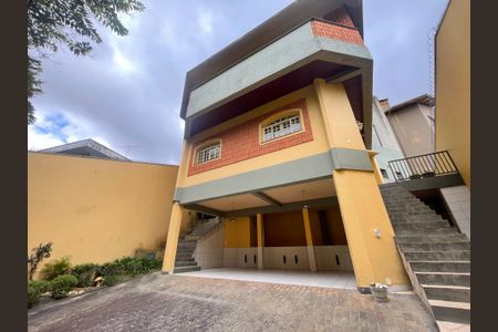 Casa à venda com 416m², 3 quartos e 6 vagas Casa à venda com 416m², 3 quartos e 6 vagasGaragem