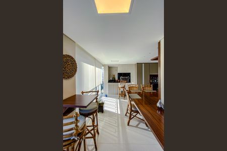 Apartamento para alugar com 184m², 3 quartos e 3 vagasVaranda