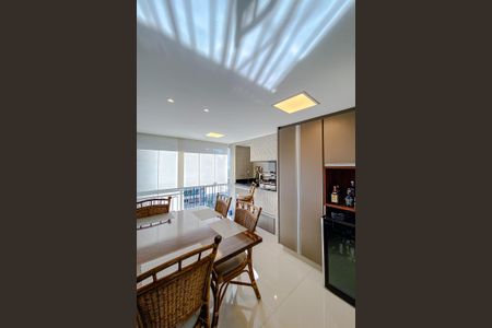 Apartamento para alugar com 184m², 3 quartos e 3 vagasVaranda