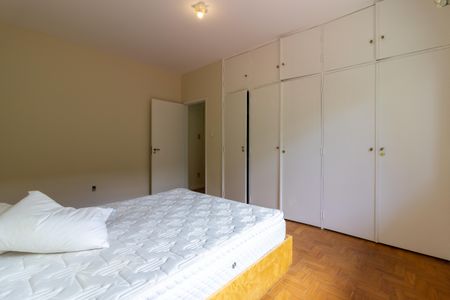 Casa à venda com 700m², 5 quartos e sem vaga Casa à venda com 700m², 5 quartos e sem vagaQuarto 1