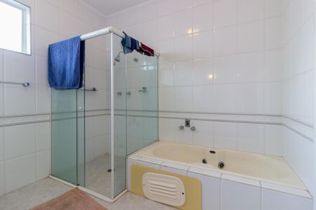 Casa à venda com 700m², 5 quartos e sem vaga Casa à venda com 700m², 5 quartos e sem vagaBanheiro da Suíte 1