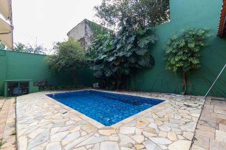 Casa à venda com 700m², 5 quartos e sem vaga Casa à venda com 700m², 5 quartos e sem vagaQuintal