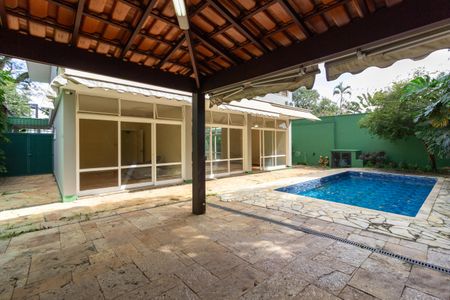 Casa à venda com 700m², 5 quartos e sem vaga Casa à venda com 700m², 5 quartos e sem vagaQuintal