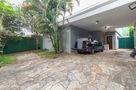 Casa à venda com 700m², 5 quartos e sem vaga Casa à venda com 700m², 5 quartos e sem vagaGaragem