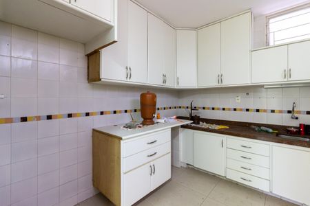 Casa à venda com 700m², 5 quartos e sem vaga Casa à venda com 700m², 5 quartos e sem vagaCozinha