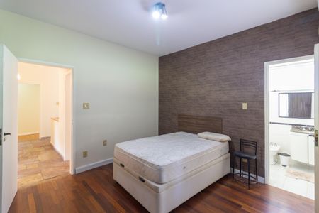 Casa à venda com 700m², 5 quartos e sem vaga Casa à venda com 700m², 5 quartos e sem vagaSuíte 2