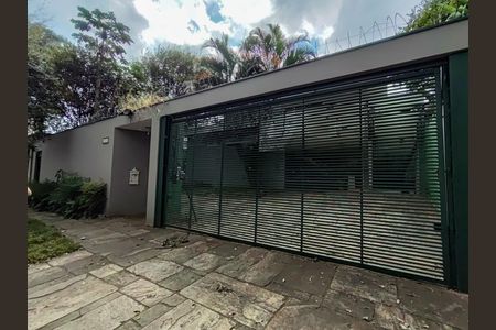 Casa à venda com 700m², 5 quartos e sem vaga Casa à venda com 700m², 5 quartos e sem vagaFachada